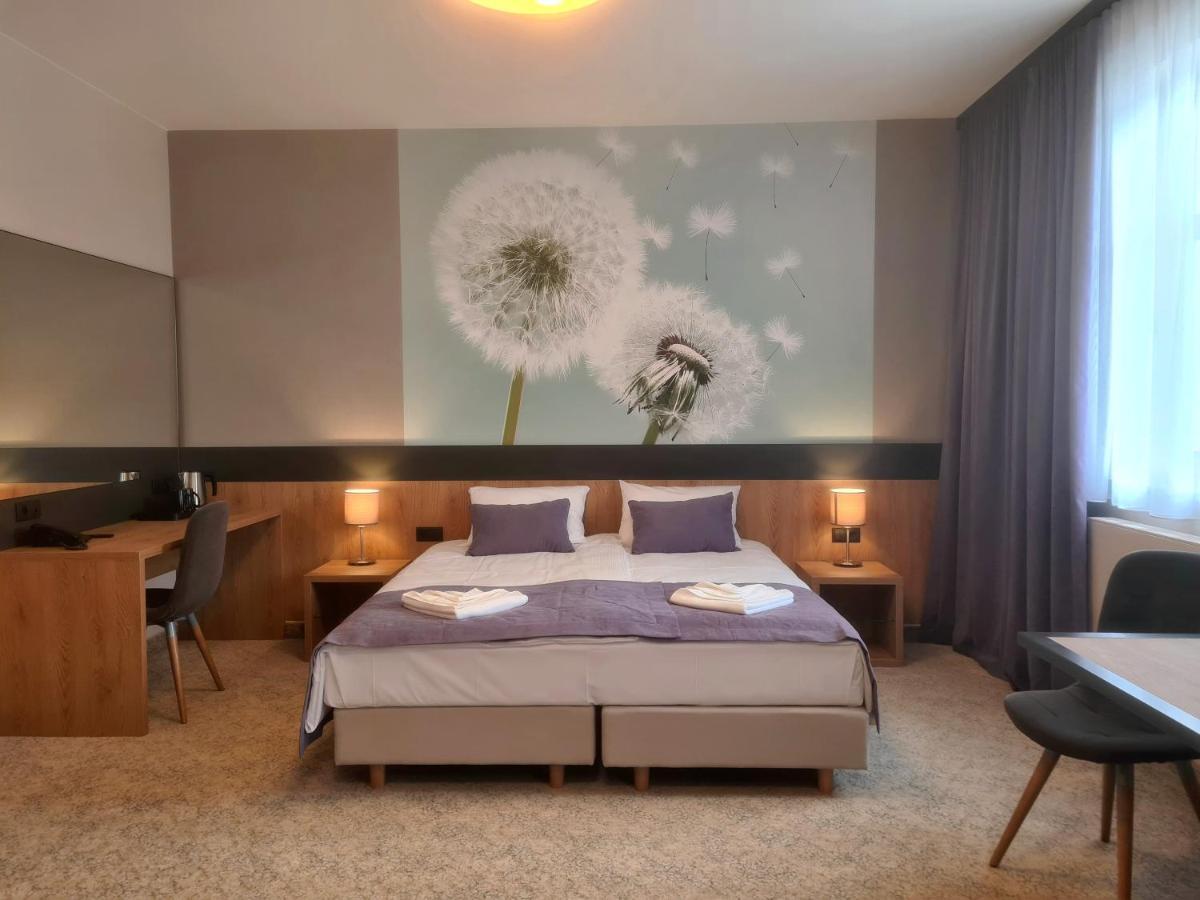 Hotel Port 2000 טורזים מראה חיצוני תמונה