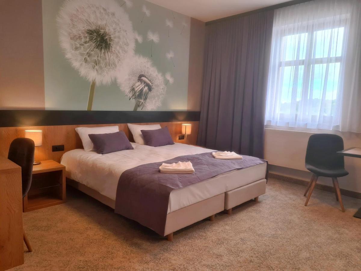 Hotel Port 2000 טורזים מראה חיצוני תמונה
