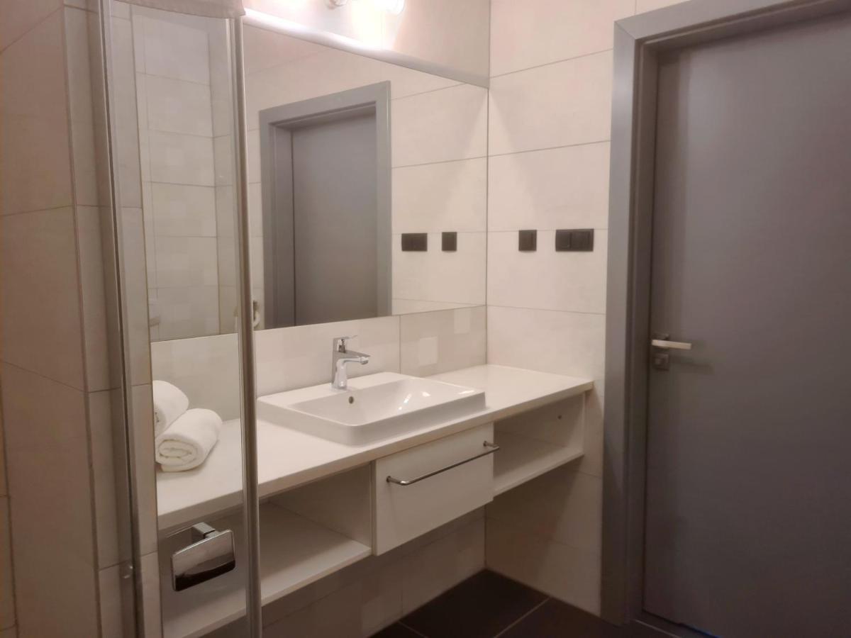 Hotel Port 2000 טורזים מראה חיצוני תמונה