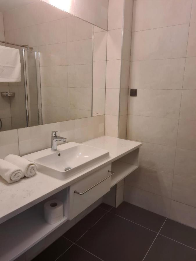 Hotel Port 2000 טורזים מראה חיצוני תמונה